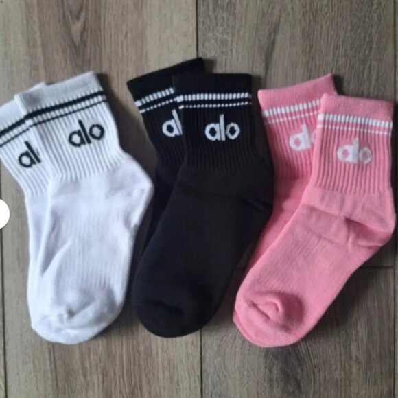 3 PAIR Alo Yoga half Crew UNISEX size Med 7-10 - Picture 1 of 4